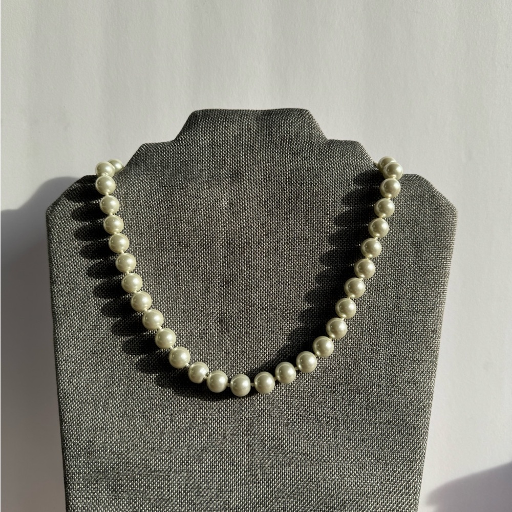 NEW ARRIVALS STATEMENT NECKLACE